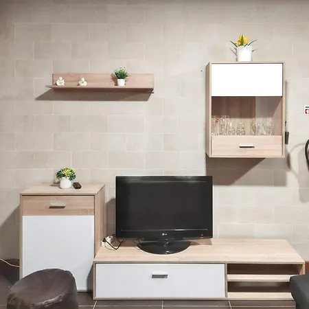 Comfortable House In + Garden And Sea View. *