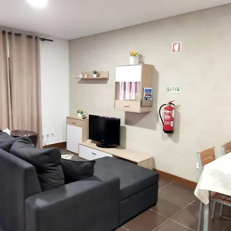 Comfortable House In Marinhas + Garden And Sea View. * Marinhas (Braga)