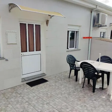 Dom wakacyjny Comfortable House In + Garden And Sea View.