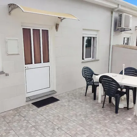 Comfortable House In + Garden And Sea View. 펜션 Marinhas (Braga)