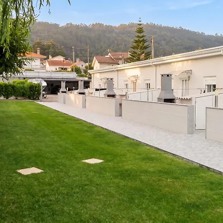 펜션 Comfortable House In + Garden And Sea View. Marinhas (Braga)