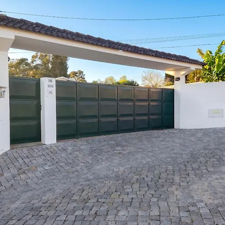 Comfortable House In + Garden And Sea View. Marinhas (Braga)