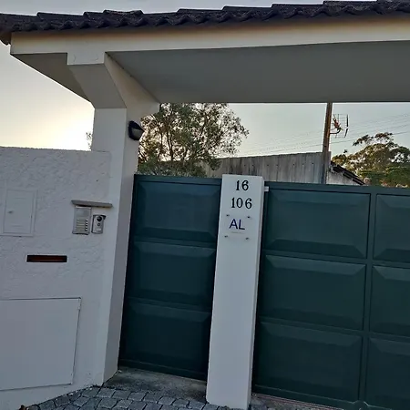 펜션 Comfortable House In + Garden And Sea View. Marinhas (Braga)