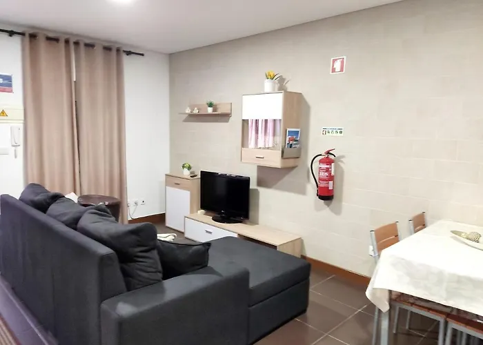 Comfortable House In + Garden And Sea View. * Marinhas (Braga)