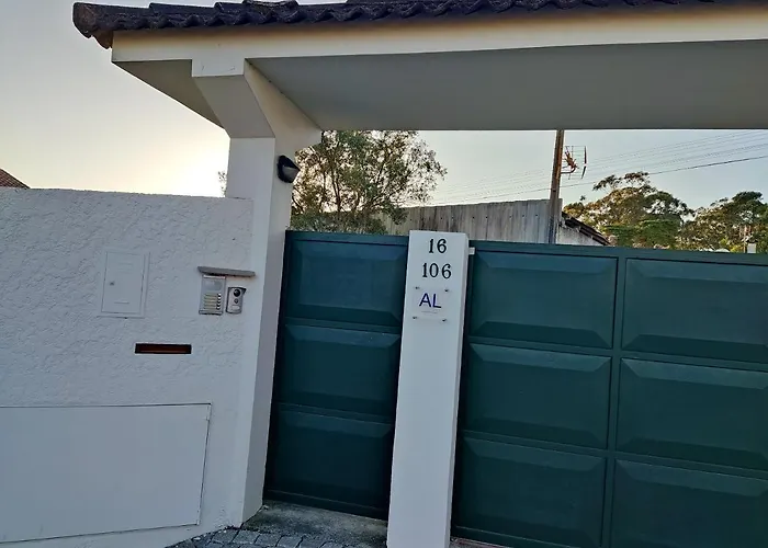 Comfortable House In + Garden And Sea View.